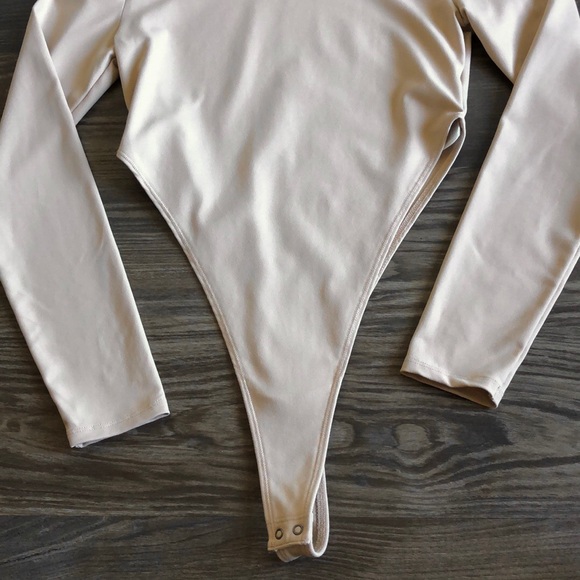 Abercrombie and Fitch Soft Matte Seamless Bodysuit Nude Mock Neck Long Sleeve - Picture 4 of 14